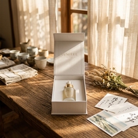 Boîte cadeau magnétique blanche haut de gamme pour soins de la peau avec couvercle et base en carton gris finition mate pour emballage cosmétique personnalisé