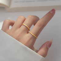 Bague brillante mate plaquée or empilable faite à la main en argent sterling S925 avec cercle minimaliste pour femme