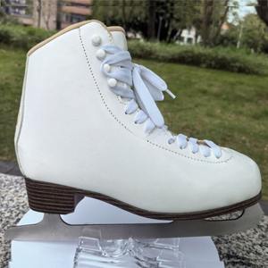 Bottes de patinage artistique sur <span class=keywords><strong>glace</strong></span> pour femmes de niveau moyen, dessus en cuir, lame en acier inoxydable - Product Image 3