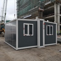 Maison conteneur extensible de 700 mm (20 pieds) avec structure en acier galvanisé et panneaux sandwich, personnalisable pour hôtels et hôpitaux