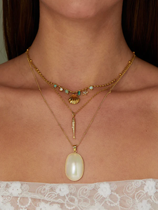 Collier en acier inoxydable plaqué or 18 carats avec pendentifs coquillages et étoiles de mer, thème Hawaï, pour vacances à la plage et voyages - Product Image 2