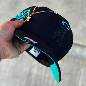 Casquette de baseball style Angel avec visière incurvée, décorée d'une chaîne, broderie 3D en relief, 6 panneaux, ajustable à l'arrière, pour adultes - Product Image 1