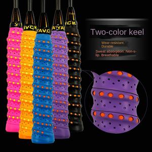 Véritable tige de <span class=keywords><strong>raquette</strong></span> de <span class=keywords><strong>tennis</strong></span> bicolore perforée avec revêtement de quille à la main, antidérapante et absorbant la sueur. - Product Image 1