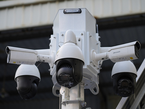 Trailer de Segurança Móvel com Torre de CFTV Solar, 2 Painéis Solares de 600W, Armazenamento em Nuvem, Sistema de Monitoramento Off-grid para Estacionamentos Externos - Product Image 6