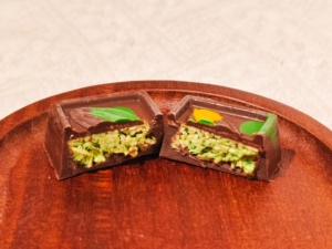 KENLAIFU - Chocolate Halal de Pistacho Amargo con Nueces, Barra de 70g, Receta Real de Dubái, Distribuidores Globales, 60 Unidades - Product Image 4