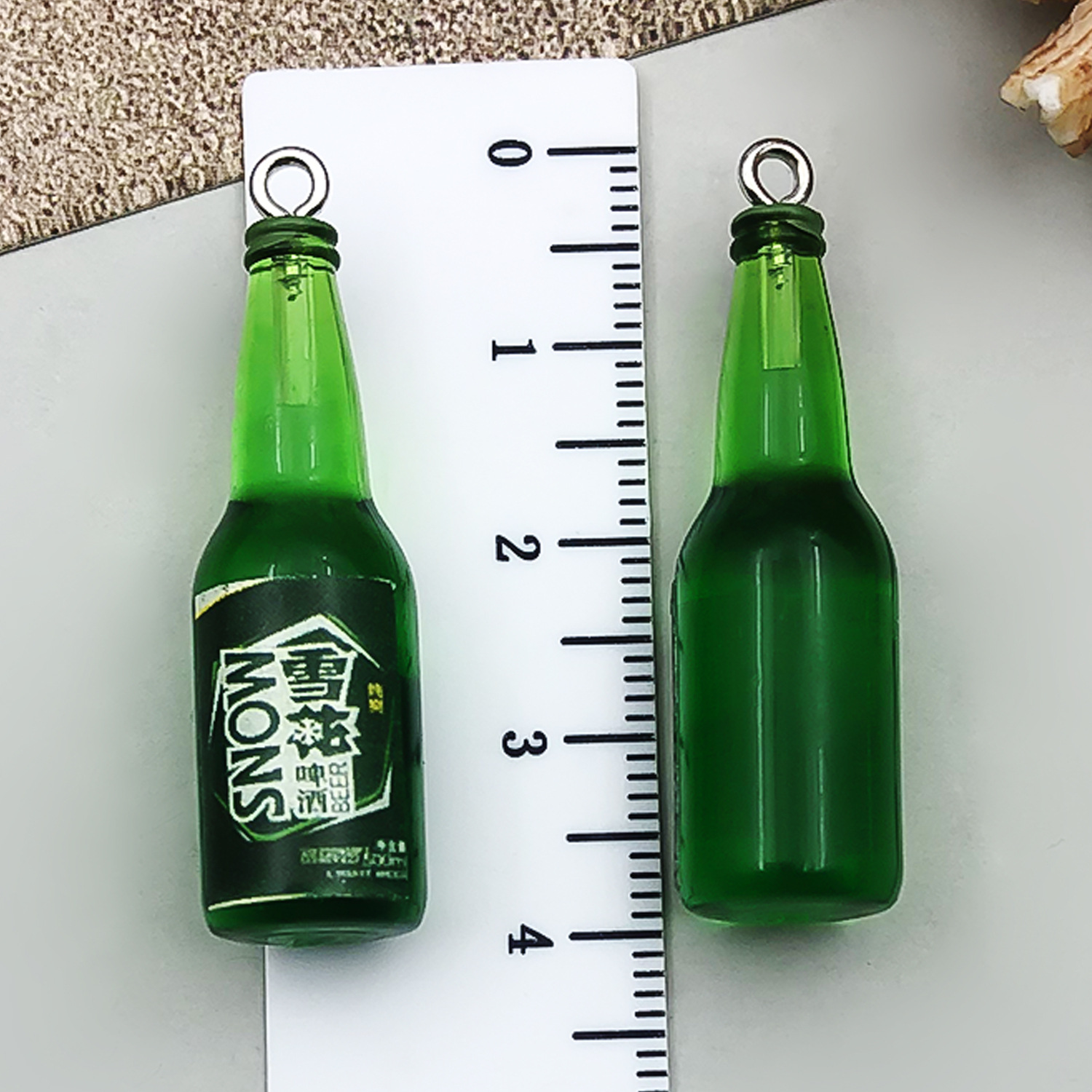Bouteille de bière en forme de flocon de neige en acrylique vert-39x11x11mm-24g-24390