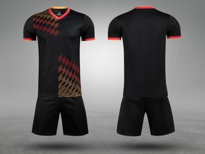 Voetbalshirt bedrukt met meerdere kleuren, sneldrogend, ademend, milieuvriendelijk, op maat gemaakt, professioneel trainingsclubuniform, korte mouw - Product Image 1