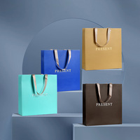 Sac cadeau et sac fourre-tout de luxe blanc haut de gamme avec logo personnalisé pour magasin de vêtements, sac de shopping pour vêtements féminins