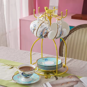 Juego de Taza y Platillo de Cerámica Moderna de Lujo Ligero, Taza Pequeña para Té Negro de la Tarde, Diseño Floral para Parejas, Sostenible y de Alta Gama - Product Image 4