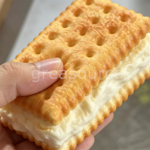 Galleta de simulación con forma de sándwich de soda y crema, modelo dorado, realista, adorno decorativo, utilería de exhibición, dulce para comer, aperitivo, comida - Product Image 4