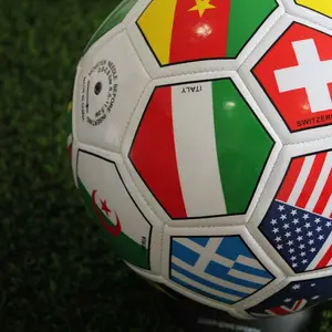 ลูกฟุตบอล PVC ส่งเสริมการขายที่กำหนดเองในกลุ่มขายส่งราคาถูกเครื่องเย็บธงประเทศฟุตบอล