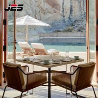 Ensemble de meubles de restaurant d'extérieur modernes J2S résistants aux UV, canapé en corde et chaise, table en bois pour projets de terrasse