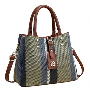 Sac bandoulière en toile rayée avec garniture en cuir PU, fermeture éclair, imperméable, capacité 2-2,9 L, pour femme, usage quotidien décontracté - Product Image 1