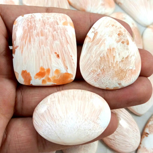 พลอยสกอเลไซต์สีชมพูธรรมชาติทรงหลวมแบบคาโบชอง คริสตัลรูปทรงผสม คุณภาพสูง แบบหลังแบน แพ็คขายส่ง ทำด้วยมือ พลอยกึ่งมีค่า - Product Image 1