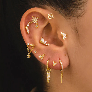 Boucles d'oreilles clous en argent S925 plaqué or 18 carats 16G avec trois zircons marquise 5A à dos plat pour piercing hélix et cartilage - Product Image 6