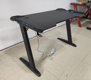 Bureau d'ordinateur de bureau avec lumière RGB, bureau de jeux - Product Image 1