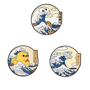 Broche <span class=keywords><strong>en</strong></span> émail de style dessin animé, motif Grande vague de Kanagawa, Ukiyoe, pour sac à dos, vente <span class=keywords><strong>en</strong></span> gros - Product Image 1