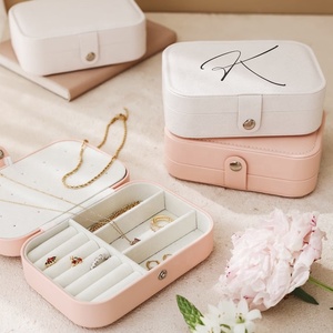 Boîte de rangement de bijoux en cuir PU, cadeau de demoiselle d'honneur personnalisé avec Logo personnalisé, boîte à bijoux Portable de voyage - Product Image 1
