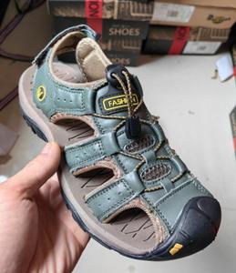 Sandalias de exterior para hombre, antideslizantes para baño, con suela gruesa y acolchada, pantuflas suaves para el hogar. - Product Image 5