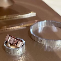 Bracelet en acier élastique Love Screw