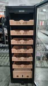 ตู้เก็บซิการ์ควบคุมความชื้นอัจฉริยะ รุ่น NE-194 คุณภาพเชื่อถือได้ พร้อมหน้าจอดิจิตอล ความจุ 335 ลิตร ชั้นวางไม้ซีดาร์ - Product Image 3