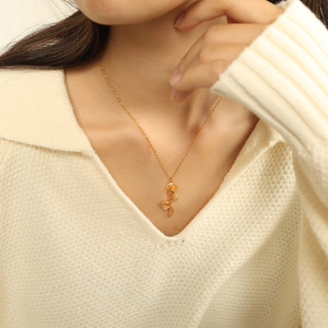 สร้อยคอจี้รูปดอกกุหลาบ สีทอง ไทเทเนียมสตีล เครื่องประดับสำหรับผู้หญิง สวมใส่ได้ทุกวัน - Product Image 4