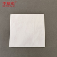 Meilleure Vente : Panneaux Muraux et de Plafond en PVC Ignifuges Modernes pour la Décoration Intérieure, Étanche, Forme Carrée, Installation Facile, Système Grille, Garantie 5 Ans
