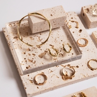 Plateau à bijoux décoratif en pierre de travertin beige présentoir ensemble boucles d'oreilles collier conteneur de stockage