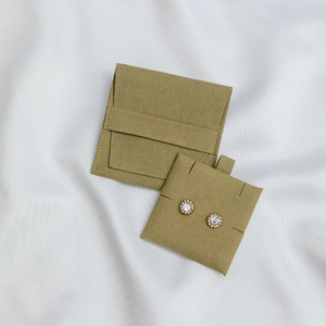 Sacs d'emballage pour bijoux en microfibre personnalisés modèle Jgs 8*8+8 CM pour pendentifs et boucles d'oreilles avec logo en relief - Product Image 3