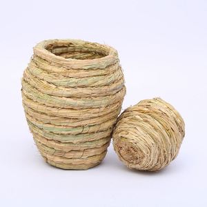 Nichoir suspendu extérieur en fibre pour oiseaux, type cabane, avec poche de repos pour perruches, calopsites, pinsons et autres oiseaux. - Product Image 3