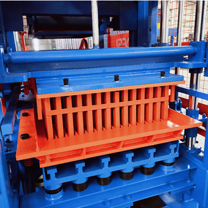 Macchinario Automatico QT5-15 per la Produzione di Blocchi, Macchina per Mattoni Forati in Calcestruzzo per il Ghana - Product Image 4