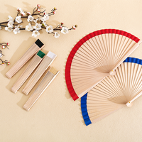 Éventail en bois pour danse espagnole avec motifs antiques gravés personnalisables, baleines en bois – Cadeau pour mariages, décoration intérieure