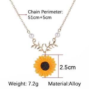 Collar de Perlas con Colgante Delicado de Girasol para Mujer, Accesorios de Joyería y Ropa - Product Image 5