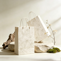 Sac cadeau noir personnalisé pour vêtements et mode, emballage élégant pour la vente au détail avec poignée en coton