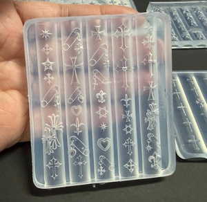 Moule à ongles en silicone 3D Punk Cross haute clarté pour DIY, moule à breloques pour accessoires d'ongles à presser - Product Image 6