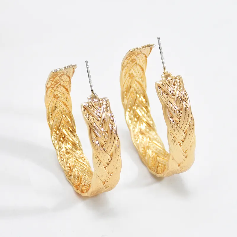 Pendientes de aro de aleación con forma de C para mujer, aretes de aleación chapados en oro con diseño de moda europea, gran oferta