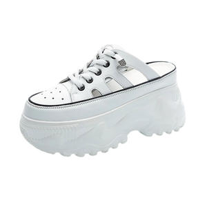 Zapatillas deportivas de mujer con suela gruesa y banda para la cabeza, transpirables, antideslizantes, que aumentan la altura, ideales para primavera y verano, estilo casual y a la moda. - Product Image 1