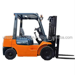 Excellent chariot élévateur Toyota d'occasion de 3 tonnes, portée de 4 mètres, capacité de charge nominale à 3 niveaux, composants essentiels, moteur inclus, garantie 1 an - Product Image 1