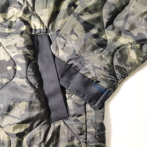 Nueva Bata Larga Tipo Woobie con Estampado de <span class=keywords><strong>Camuflaje</strong></span> Negro, Diseño Ligero y Cálido para una Comodidad Relajada y Uso Versátil en Interiores y Exteriores - Product Image 4