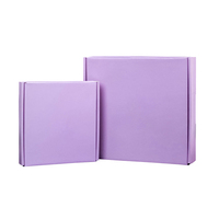 Boîte cadeau en carton ondulé violet réutilisable et écologique en forme d'avion avec laminage mat et gaufrage pour chocolats de Noël