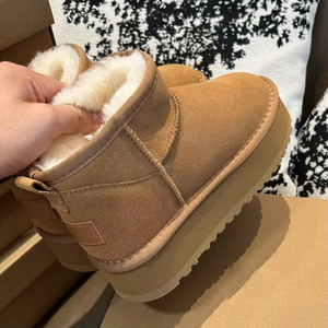 Botas Clásicas Estilo UGG de Tendencia 2025 para Mujer, Cómodas, Térmicas para Exteriores, Cálidas de Otoño e Invierno, con Plataforma Plana de Goma, Impermeables y Piel de Oveja - Product Image 4