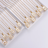 Fabrication de bijoux personnalisée pendentif à breloque en acier inoxydable or 18 carats chaîne initiale de l'alphabet collier de 26 A-Z de lettres