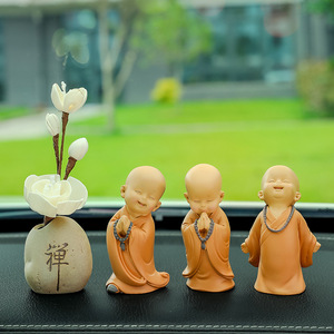 Ruijie Little Monk, Adorno de Aromaterapia para Coche, Decoración de Resina para el Salpicadero, Set de Muñecos de Dibujos Animados Inspirados en el Zen - Product Image 3