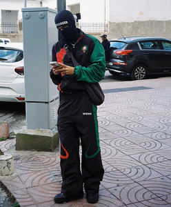 Setelan Olahraga Pria Bahan Nylon Ringan Gaya Streetwear Retro 80an 90an dengan Patchwork Sepak Bola Kustom - Product Image 4