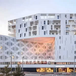 Panneaux de mur-rideau en aluminium perforé sur mesure, anodisés, anti-corrosion, design contemporain, revêtement extérieur - Product Image 6