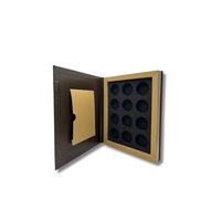 Boîtes à médailles en cuir de luxe avec logo personnalisé Présentoir de pièces de monnaie de mode Forme de livre rigide Papier de 2mm gaufrage UV Emballage cadeau sur mesure