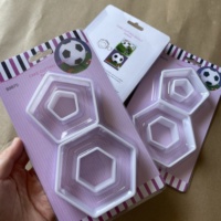 Lot de 4 emporte-pièces géométriques en forme de ballon de football pour fondant, biscuits, outils de pâtisserie DIY, accessoire de gâteau