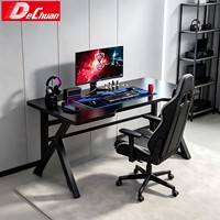 Bureau de jeu en fibre de carbone et métal avec base en acier en forme de X et passe-câbles intégrés