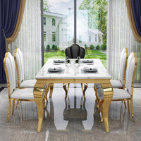 Ensemble de table à manger en pierre frittée noire durable et facile à nettoyer avec structure en métal doré et 6 chaises à dossier festonné pour maison de luxe