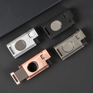 Encendedor de cigarro de metal a prueba de viento V-Cutter con llamas cuádruples recargables y portátiles para hombres - Product Image 3